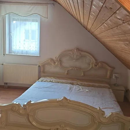 Holzfeld Apartment